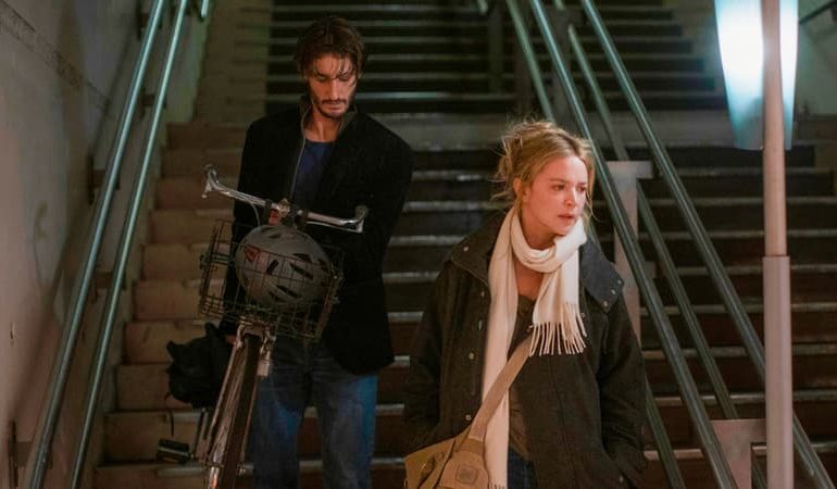 Histoires parallèles: Un Voyage Cinématographique Au Coeur Des Destins Entrelacés
