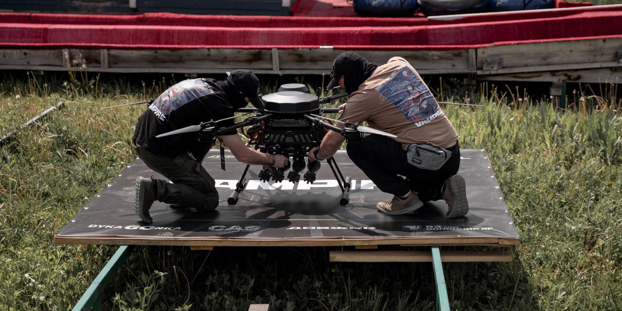 Compétition de Drones en Ukraine : Une Rencontre entre Militaires et Technologie