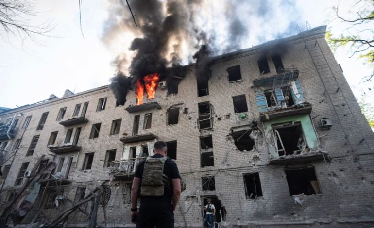 Les États-Unis prêts à servir de médiateur dans le conflit en Ukraine après une offensive russe