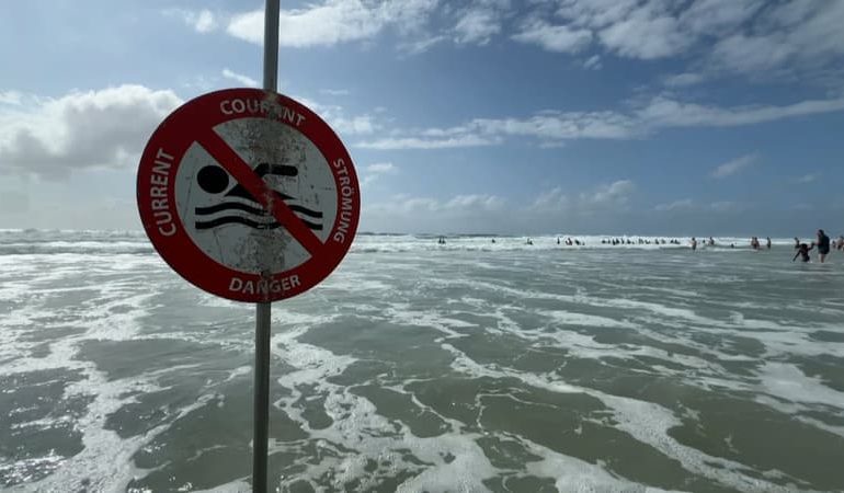 Deux baigneurs emportés par des courants de baïne en Gironde