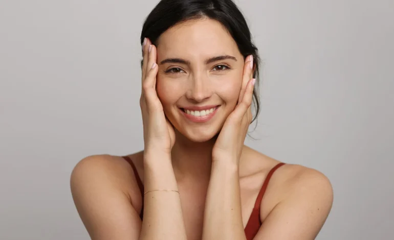 Le yoga facial : une routine naturelle anti-âge