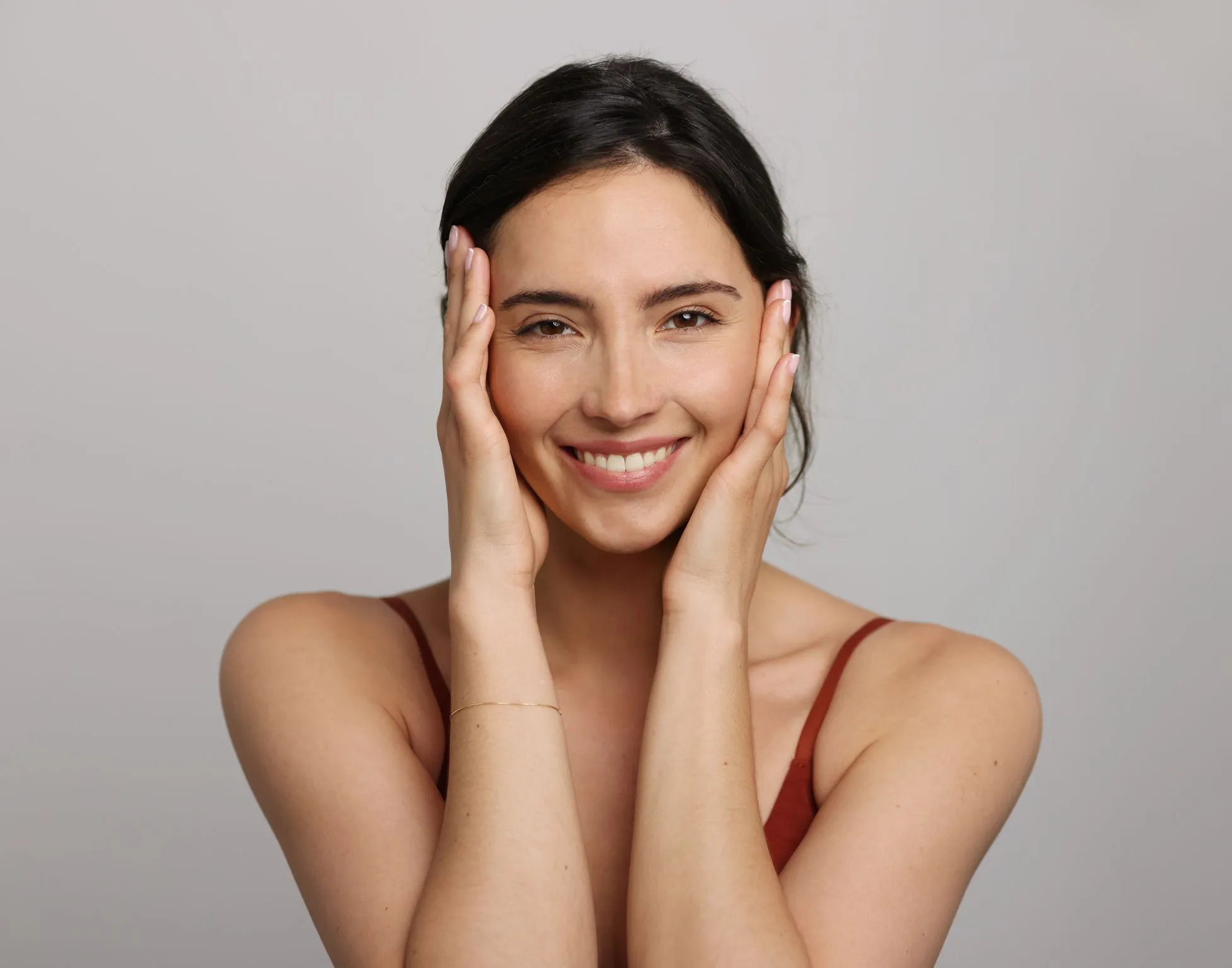 Le yoga facial : une routine naturelle anti-âge
