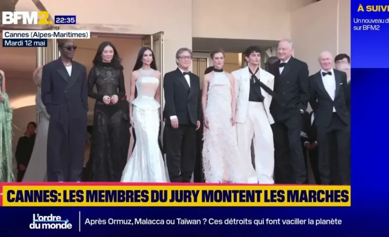 Le jury du 79e Festival de Cannes monte les marches pour l&rsquo;ouverture