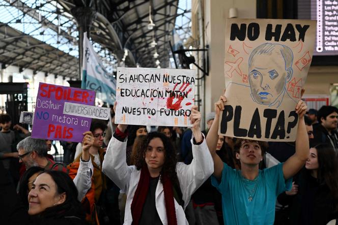 Manifestations massives en Argentine contre la politique d&rsquo;austérité visant l&rsquo;université publique