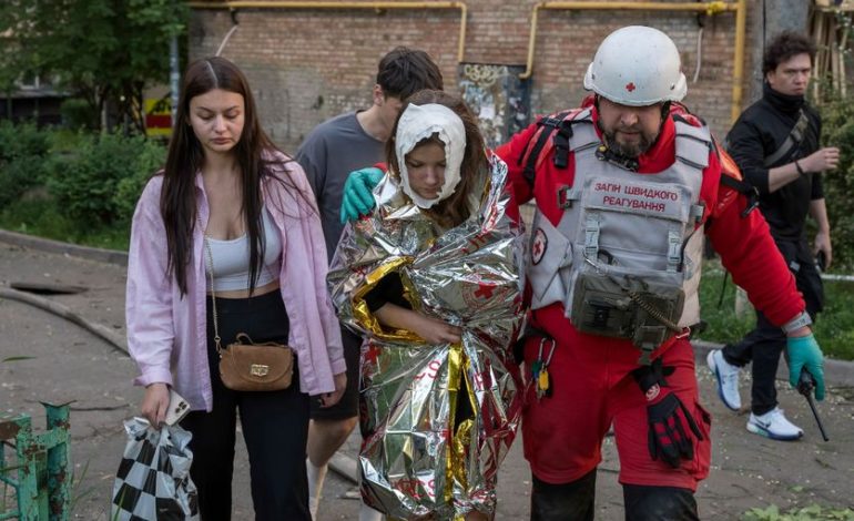 Intensification des Conflits en Ukraine: Bombardements et Réactions Internationales