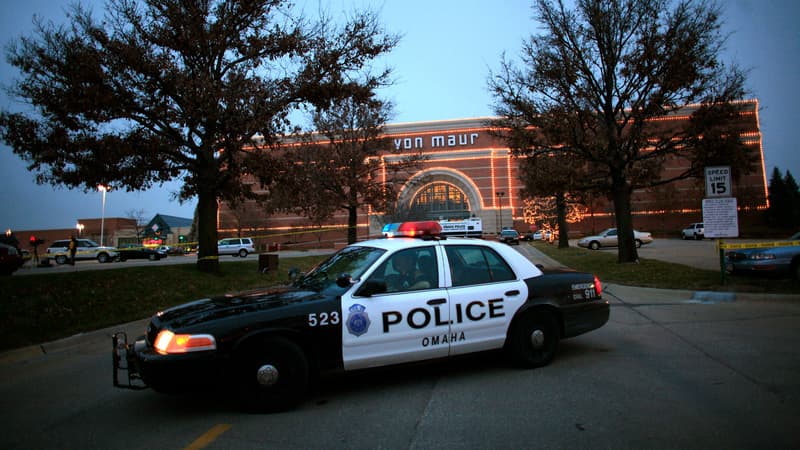 Ancien policier américain obtient 835.000 dollars après incarcération pour un mème de Trump