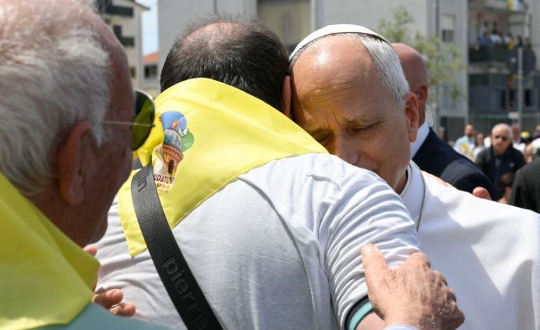 Le Pape Léon XIV et la terre des feux : une rencontre marquée par la douleur
