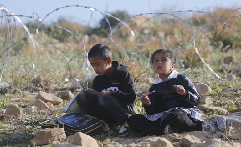 Des enfants palestiniens confrontés à des obstacles pour accéder à l&rsquo;éducation en Cisjordanie