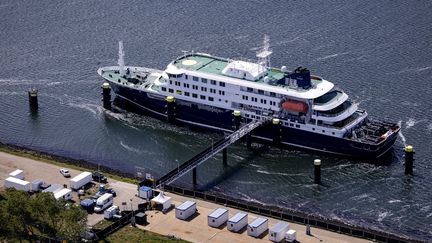MV Hondius accoste à Rotterdam après foyer d&rsquo;hantavirus