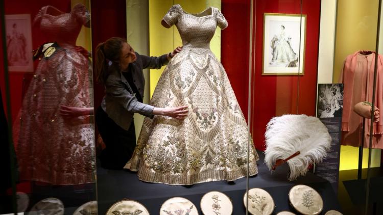 Prolongation de l&rsquo;exposition sur le style de la reine Elizabeth II