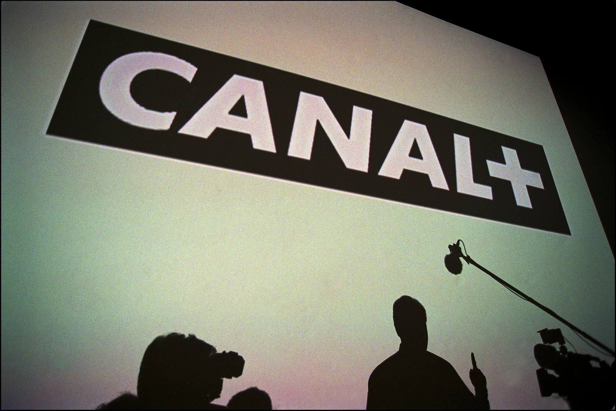 Canal+ rompt avec les signataires de la tribune contre Bolloré