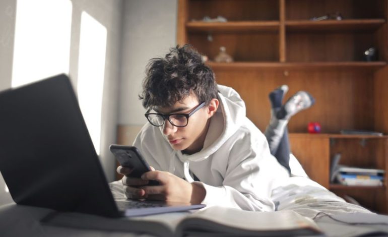Les mécanismes complexes de l&rsquo;addiction aux écrans chez les jeunes