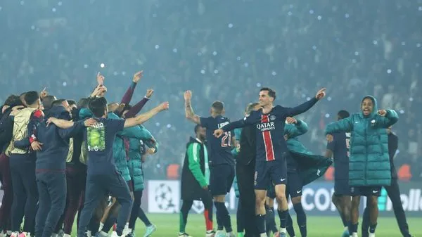 Le PSG et Lens se Préparent pour des Enjeux Cruciaux