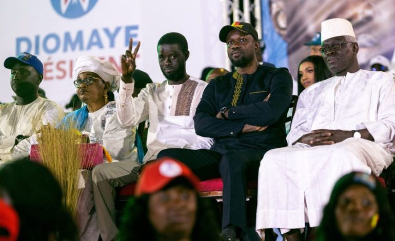 Changements politiques au Sénégal : Ousmane Sonko et Bassirou Diomaye Faye en confrontation