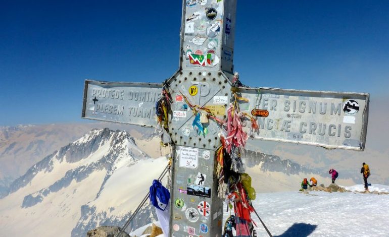 La nouvelle croix du Pic d&rsquo;Aneto vandalisée