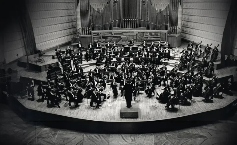 L&rsquo;Orchestre National de France : Neuf Décennies de Prestige