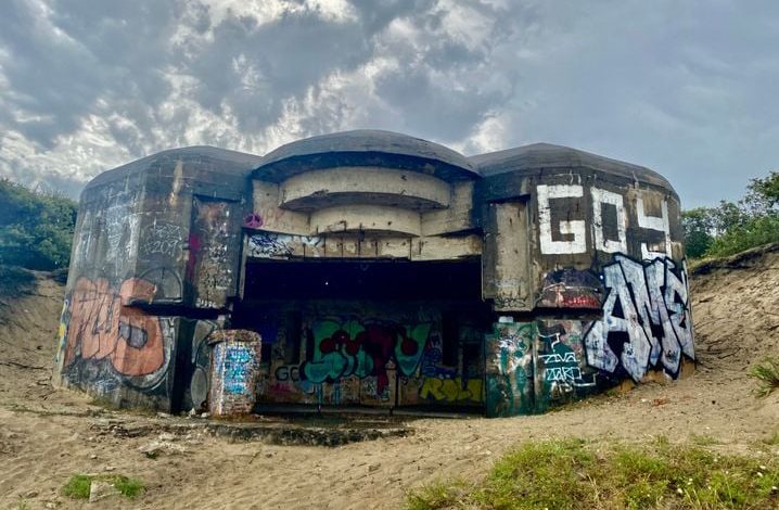 Les Bunkers du Mur de l&rsquo;Atlantique: Témoins d&rsquo;une Érosion Littorale