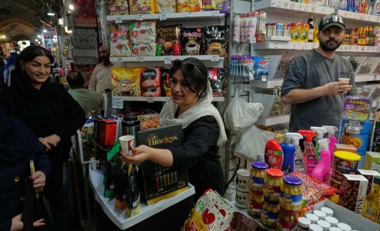 La crise économique en Iran incite les consommateurs à changer leurs habitudes