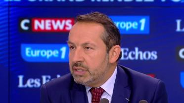 Alain Finkielkraut critique Jean-Luc Mélenchon sur CNEWS