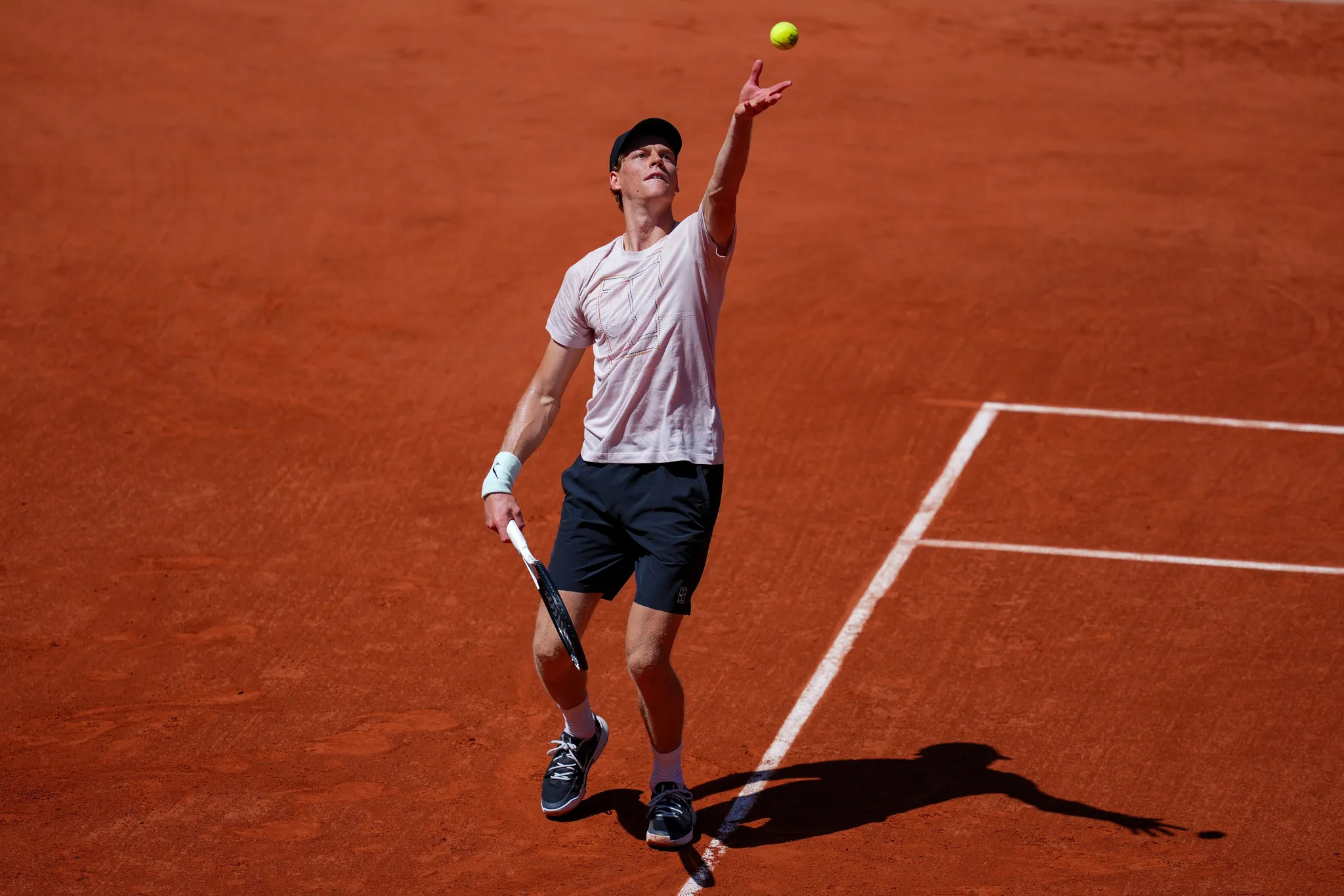 Défaite inattendue de Jannik Sinner à Roland-Garros