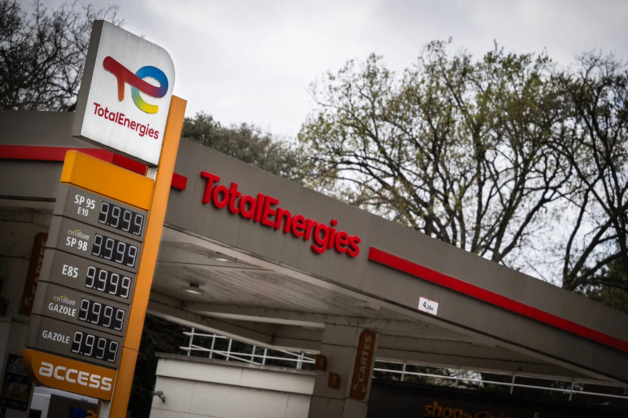 L&rsquo;Assemblée Générale de TotalEnergies face aux critiques et enjeux énergétiques