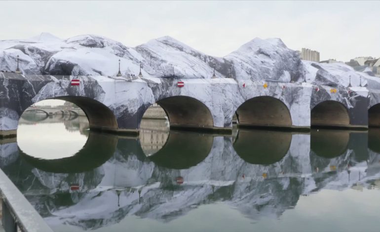 Une œuvre immersive habille le Pont Neuf à Paris