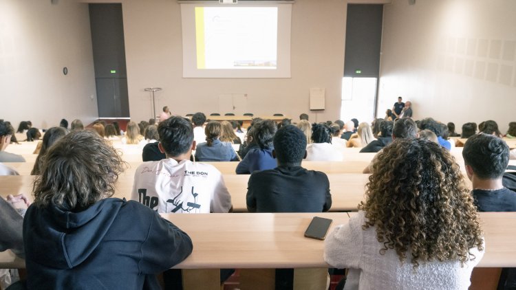 L&rsquo;Intelligence Artificielle Intégrée dans les Cours Scolaires