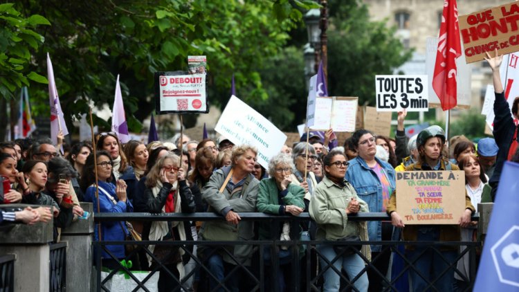 Manifestations en France contre le traitement des violences sexuelles