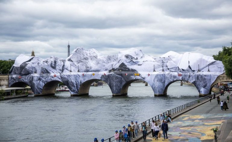 Dommages sur l&rsquo;installation de JR sur le Pont-Neuf