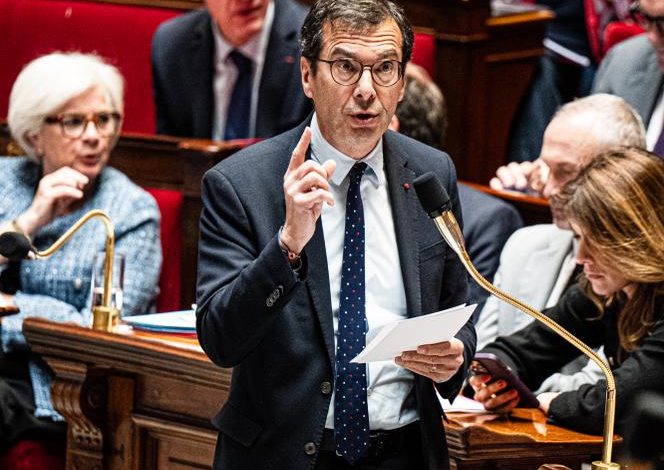 Le débat autour du travail des boulangers et fleuristes le 1er mai