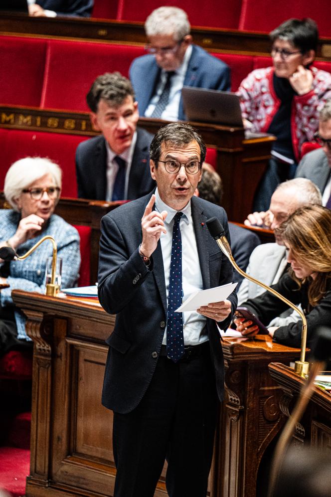 Le débat autour du travail des boulangers et fleuristes le 1er mai