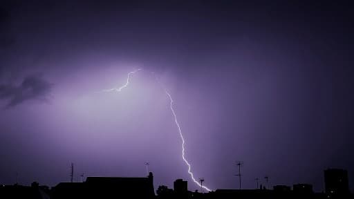 Incendies dans le Var après des orages