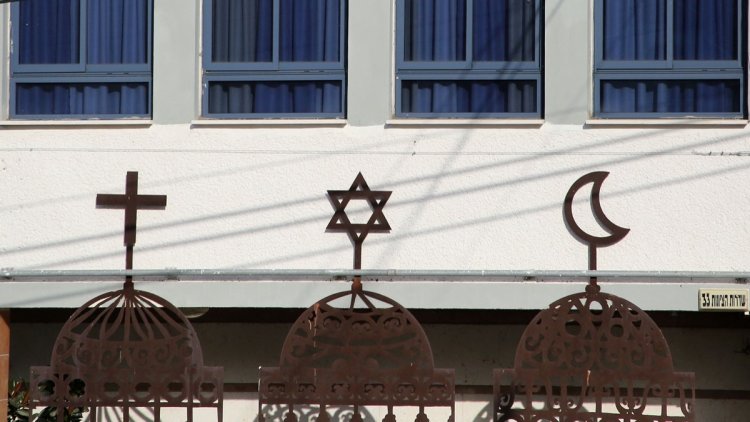 La religion et sa place dans la société française et mondiale