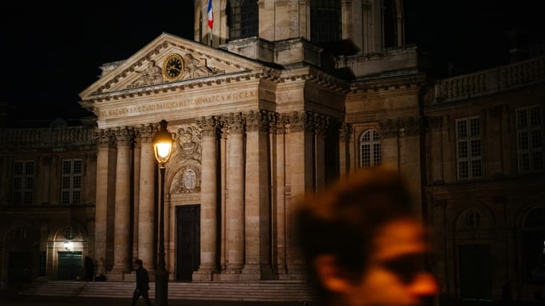 L&rsquo;Académie française: Élargissement du Dictionnaire