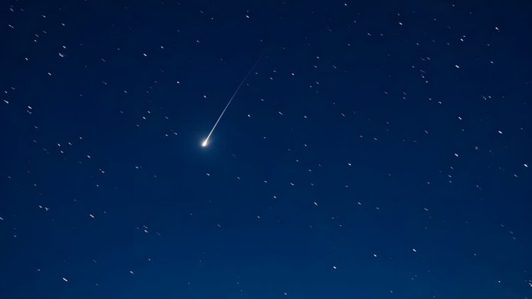Un bolide lumineux survole Paris