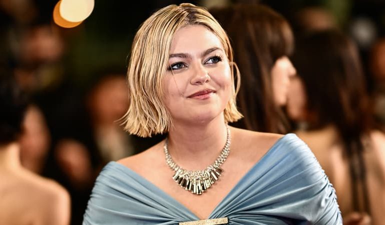 Louane remplace Patrick Bruel au festival Les Alpagas bleus en Alsace