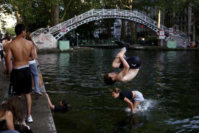 Paris ouvre le canal Saint-Martin à la baignade pour contrer la canicule