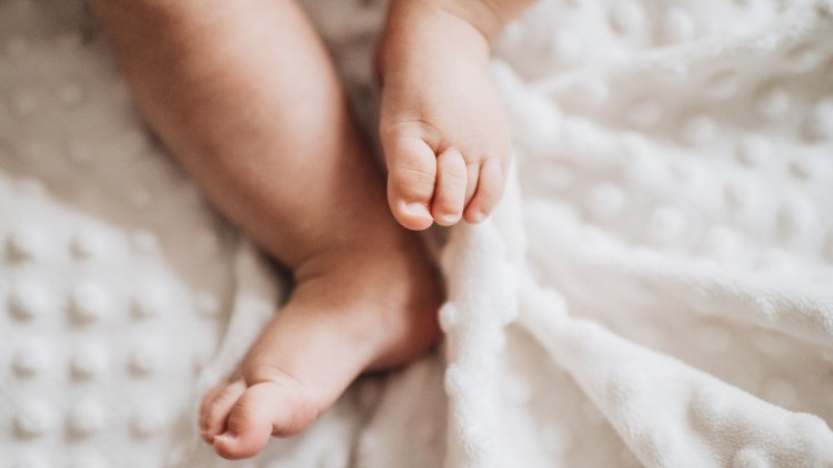 Reconnaître les signes de déshydratation chez les bébés durant la canicule