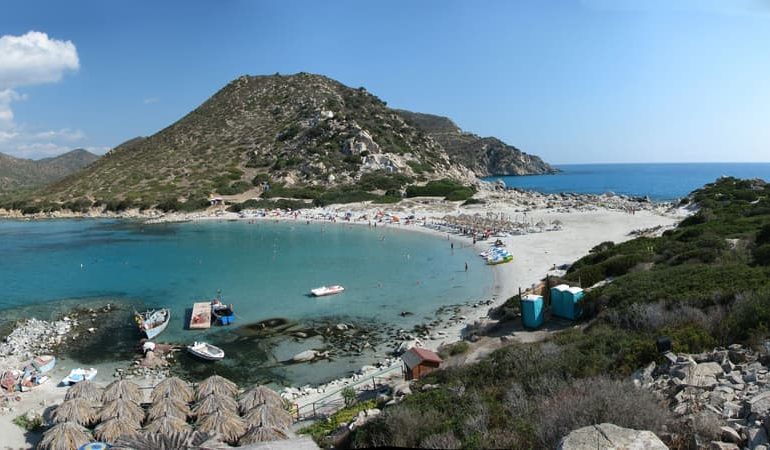 Restriction d&rsquo;accès aux parasols sur une plage en Sardaigne pour préserver l&rsquo;environnement