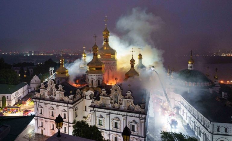 Tensions en Ukraine : Incendie à la Laure des grottes de Kiev