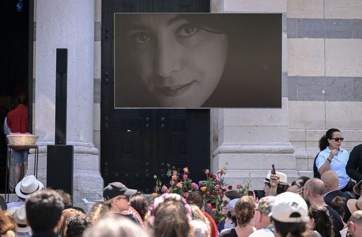 Hommage à Marjane Satrapi au Père-Lachaise