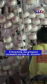 Compétition d&rsquo;escalade sur une tour de brioches en plastique à Hong Kong