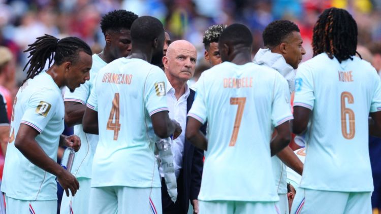 Hommage des Bleus à Guy Stéphan après la Victoire contre la Norvège