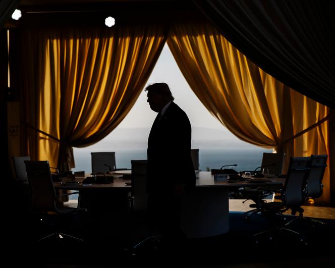 La stratégie diplomatique de Macron avec Trump à Versailles