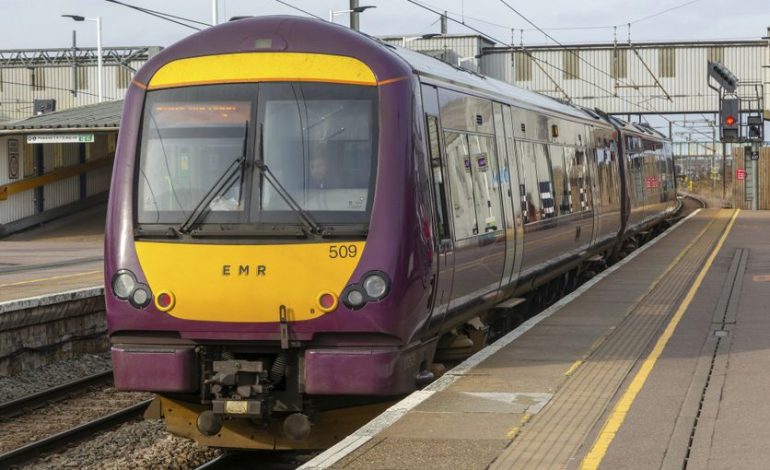 Collision de trains au nord de Londres : les secours en action