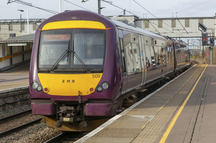 Collision de trains au nord de Londres : les secours en action