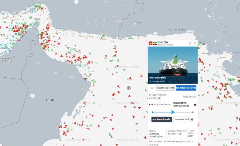 Deux supertankers iraniens traversent le blocus américain