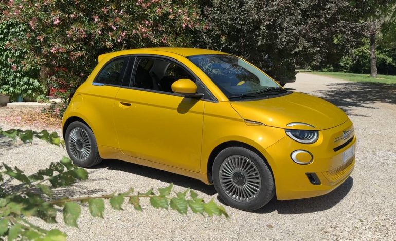 La nouvelle Fiat 500 Hybrid marque un retour au thermique