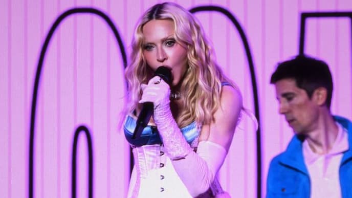 Madonna enflamme Times Square avec un concert surprise