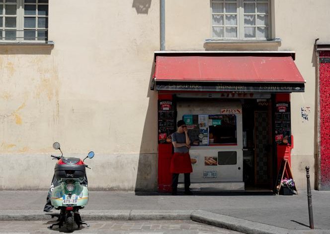 Les défis des travailleurs de la restauration face à la canicule à Paris